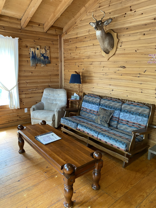Chalet 9 — Pourvoirie Lac Dumoulin – Pourvoirie Lac Dumoulin